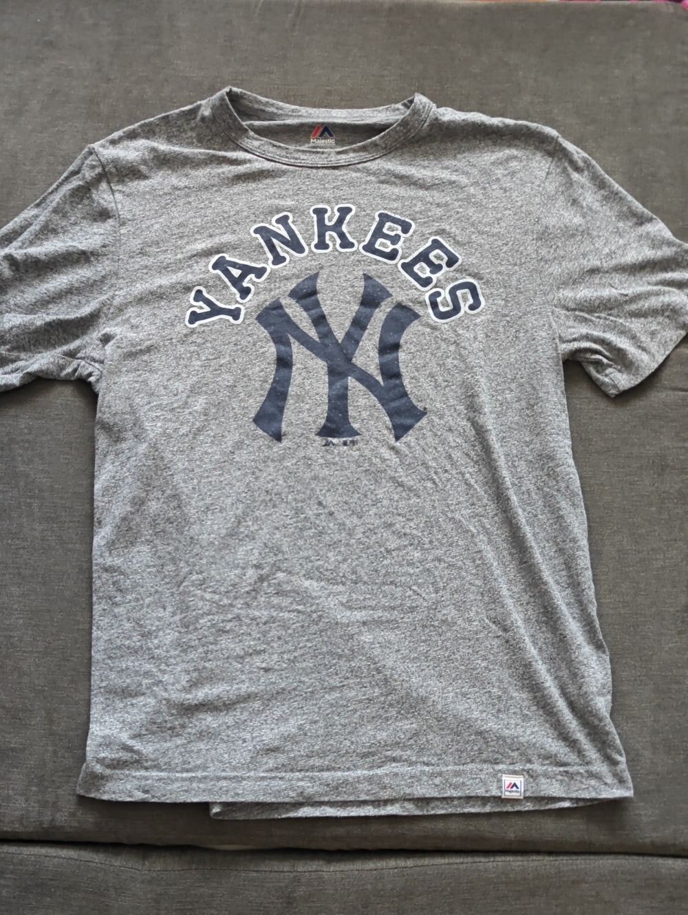Majestic Gray Yankees Graphic Short Sleeve Tee